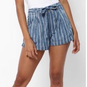 American Eagle High Waist Mom Shorts Pin Striped Paper Bag Tie Waist Size 12